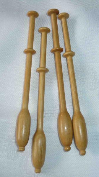 Binche Klöppel ca 9,6 cm lang helles Holz