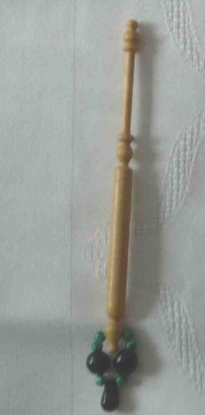 Midlandklöppel mit Perlenschmuck ca 10,5 cm lang
