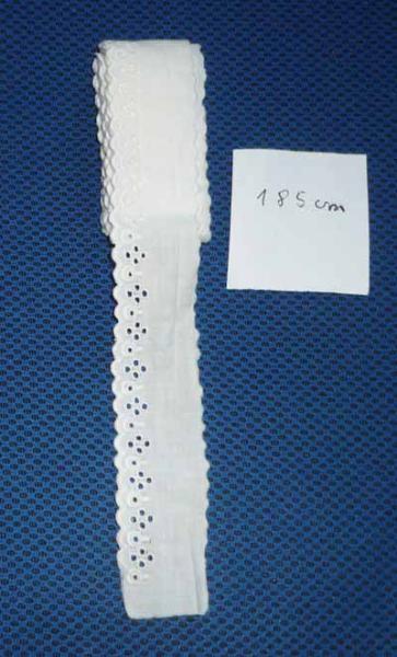 Spitze mit Lochstickerei 3 x 185 cm weiß