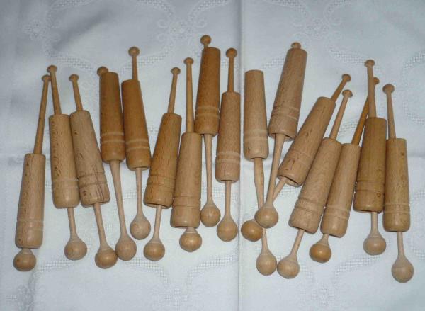 Set 16 Hülsenklöppel ca 13,2 cm lang helles Holz