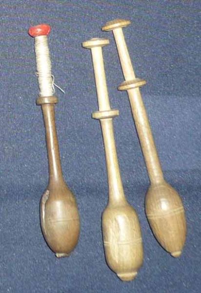 Set 3 ältere belgische Klöppel ca 10 cm lang