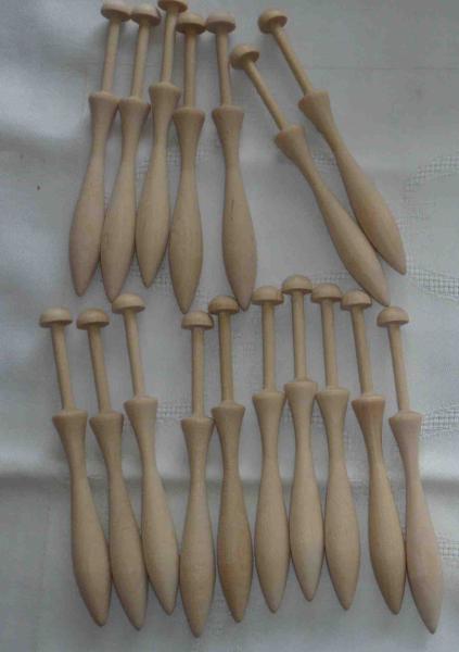 Set 17 dänische Klöppel ca 11,1 cm lang helles Holz