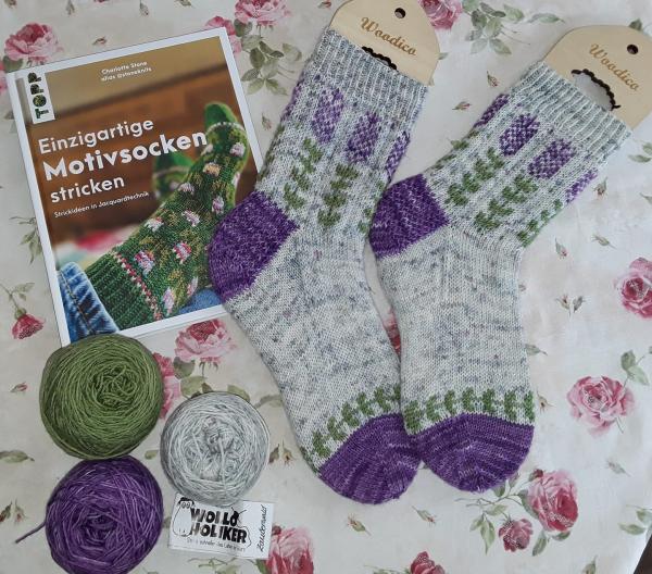 Einzigartige Motivsocken stricken