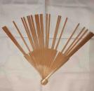 Fächer V 25 aus Spanien helles Holz