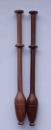 Paar zierliche flandrische Klöppel dunkles Holz ca 10,6 cm lang